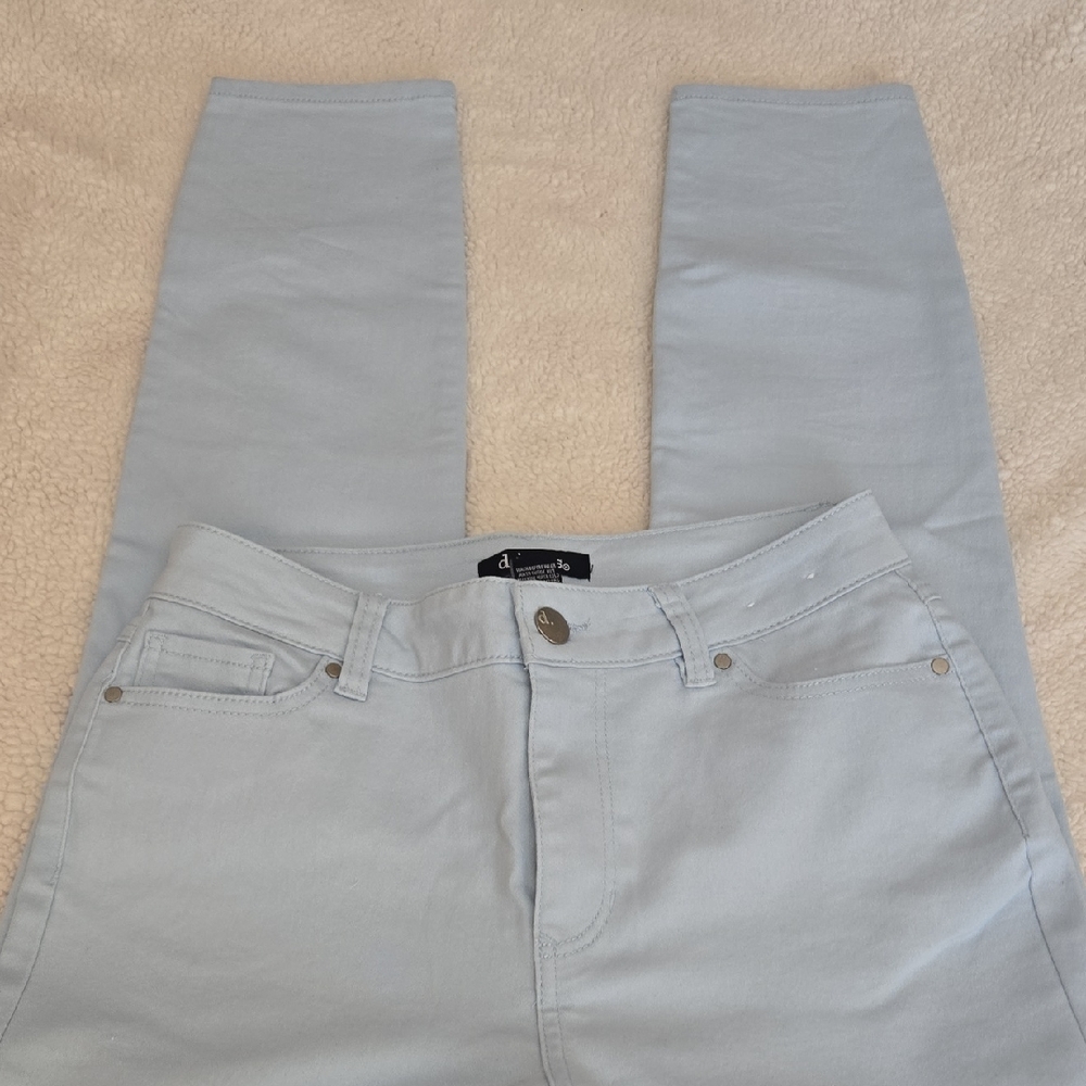 D. JeansWomen's Light Blue Jeans